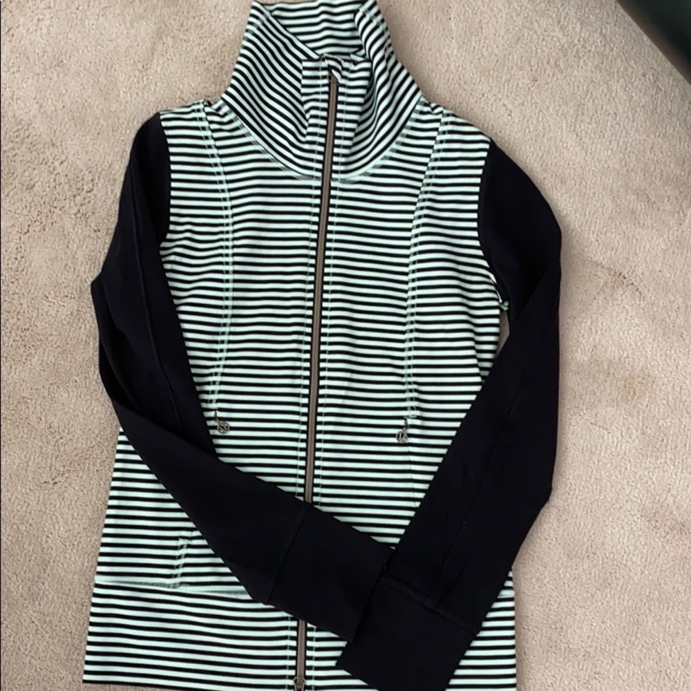 NWOT. Lululemon daily yoga jacket. Green/black.